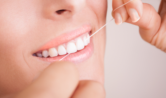 Importancia de la limpieza interproximal en la higiene oral diaria